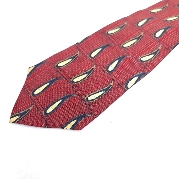 Muse's silk vintage men's red tie with classy abstract teardrop pattern - Picture 5 of 15